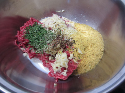 Ingredienten in mengschaal voor MOINK Balls