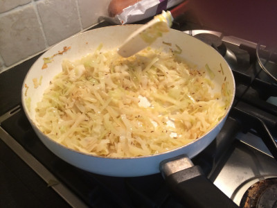 Pan met UI, Kool en Karwij Zaad