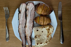 Opgemaakt bordje met Sticky Buikspek