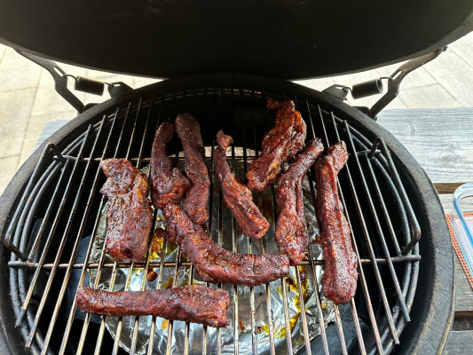 Ribfingers klaar van de BBQ