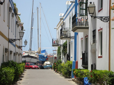 Steegje naar haven in Puerto de Mogan