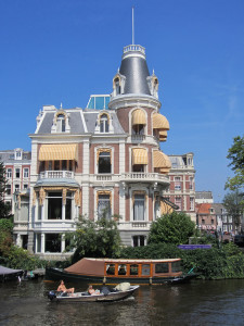 Huis aan Gracht Amsterdam