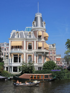 Huis aan Gracht Amsterdam