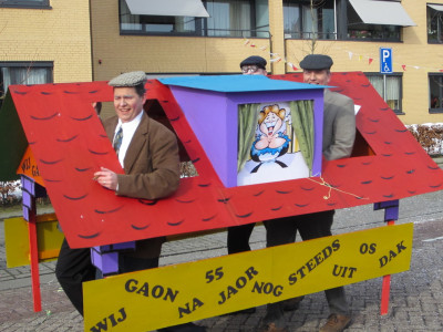 Uit Os Dak met de optocht