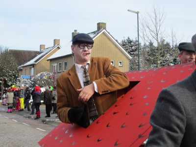 Uit Os Dak met de optocht