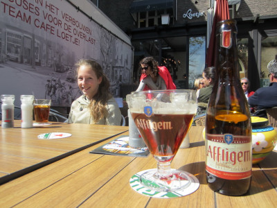 Biertje bij Cafe Loetje drinken