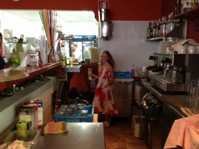Afwassen Melissa in keuken Tex Mex Restaurant