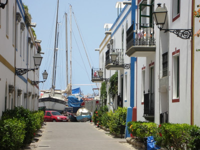 Steegje naar haven in Puerto de Mogan