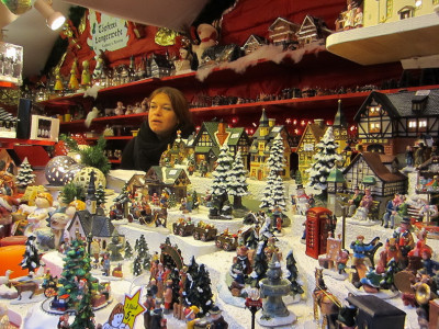 Kraampje met Kersthuisjes op Kerstmarkt in Oberhausen