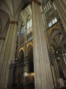 Pilaren in Dom in Keulen
