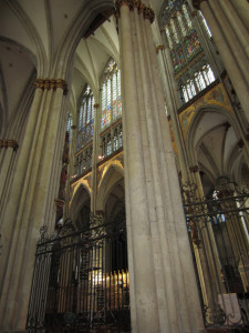 Pilaren in Dom in Keulen