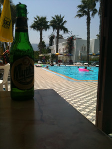 Lekker Drankje bij Poolbar Appartement