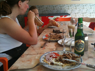 Hapje Eten bij Poolbar Appartement