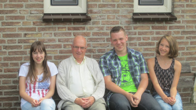 Opa met de kleinkinderen
