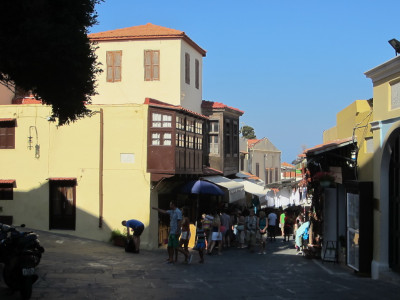 Slenteren door Rhodos Stad