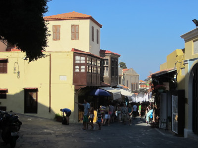 Slenteren door Rhodos Stad