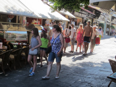 Slenteren door Rhodos Stad