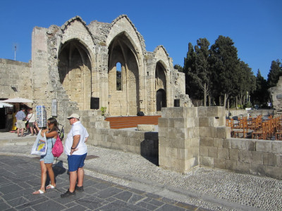 Slenteren door Rhodos Stad