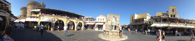 Slenteren door Rhodos Stad