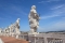 Beelden op bovenste rand St.Pieters Basiliek