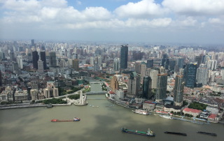 Uitzicht vanaf Pearl Tower in Shanghai