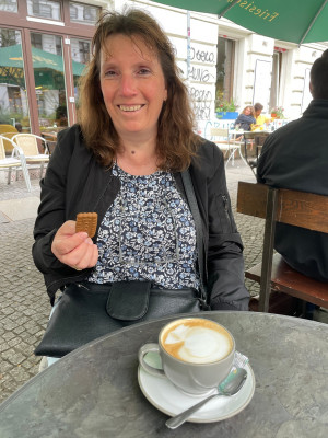 Koffie drinken in GraefestraBe in Berlijn