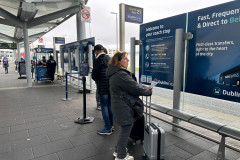 Wachten op Dublin Express Bus bij vliegveld