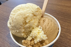 Eten ijs bij Murphy's Ic -Cream