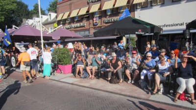 Publiek langs de kant