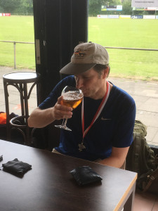 Biertje drinken na lopen Kennedymars
