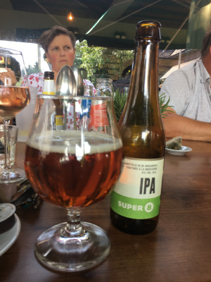 Zaterdag middag pintje drinken met Zundertse Vierdaagse lopers