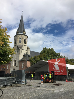 Tent voor afhalen startbewijs