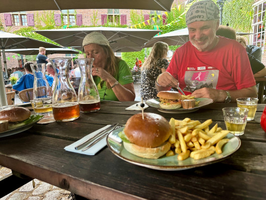 Eten bij proeverij bij Brouwerij Hemeltje