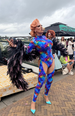 Dragqueens op kermis Nijmegen