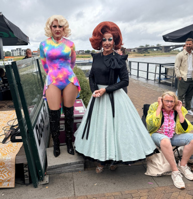Dragqueens op kermis Nijmegen