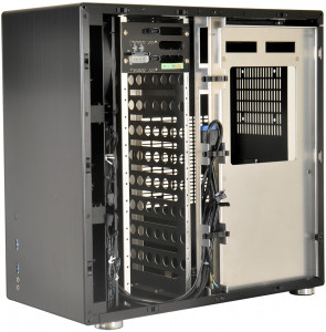 Lian Li PC-Q26B Achterkant