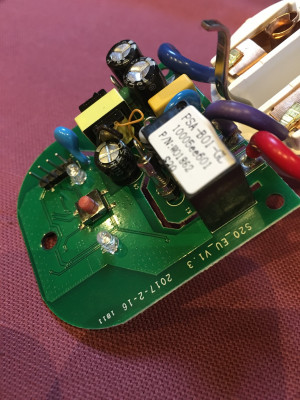 4 Pin Header gesoldeerd op Sonoff