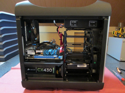 Bitfenix Prodigy met ingebouwd Moederbord en Harddisk