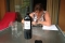Fles wijn op terras Appartement