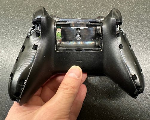 02-Zijkanten-verwijderd-XBox-One-Controller