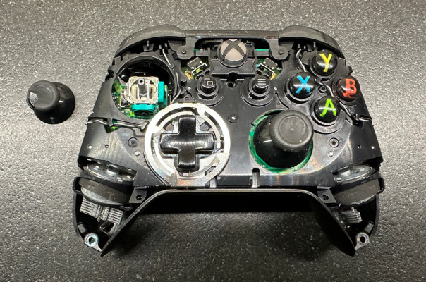 03-Bovenkant-verwijderd-XBox-One-Controller