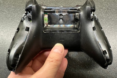 02-Zijkanten-verwijderd-XBox-One-Controller